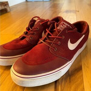 Nike SB Janoski Maroon Shoes
